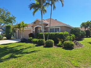 17700 Middle Oak Ct in Ft. Myers, FL - Building Photo - Building Photo