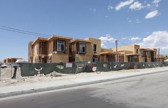 Brisas De Paz Apartments in Desert Hot Springs, CA - Foto de edificio - Building Photo