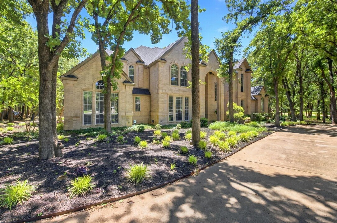 4012 Brooks Ct in Argyle, TX - Building Photo