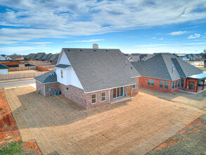 209 Carlow Wy in Yukon, OK - Building Photo - Building Photo