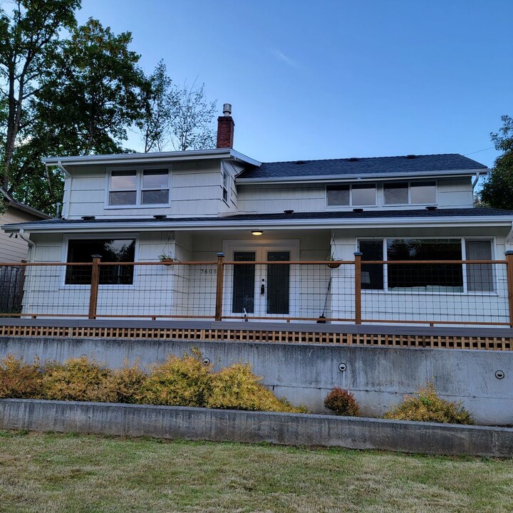 7605 SW 51st Pl in Portland, OR - Building Photo