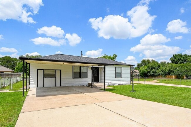property at 3017 Barberry Dr