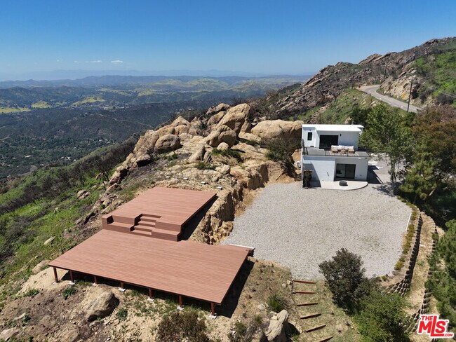 24641 Piuma Rd in Malibu, CA - Building Photo - Building Photo