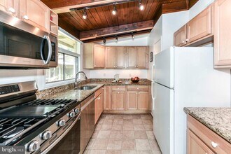 7632 Holmes Run Dr in Falls Church, VA - Building Photo - Building Photo