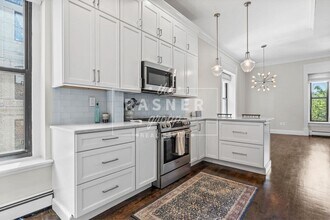 366 W Broadway in Boston, MA - Building Photo - Building Photo