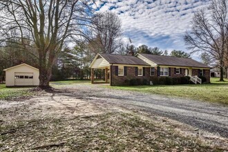 5390 Vesuvius Furnace Rd in Iron Station, NC - Building Photo - Building Photo