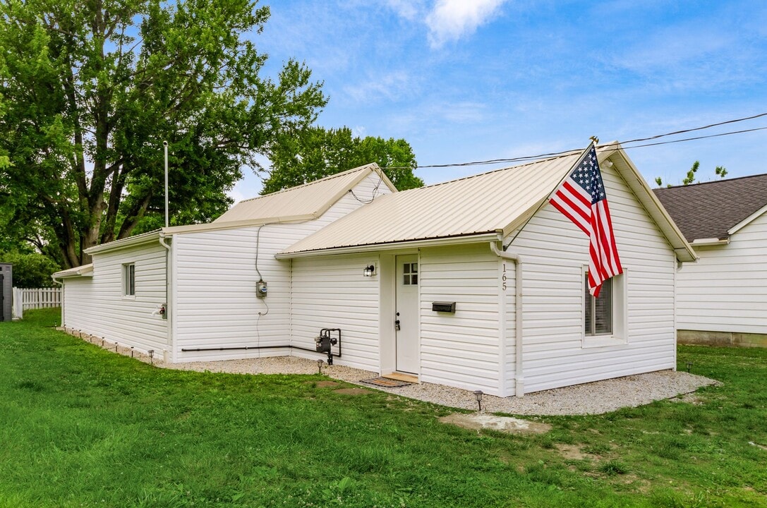 165 W Jersey St in Johnstown, OH - Building Photo