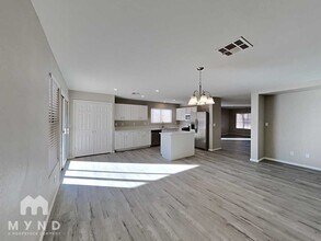 5910 Hilmont St in North Las Vegas, NV - Foto de edificio - Building Photo