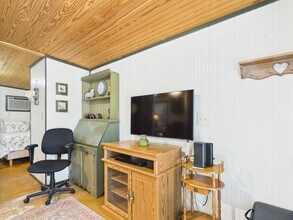 319 W Park St in Fredericksburg, TX - Building Photo - Building Photo