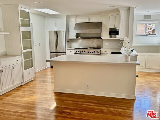 property at 3123 Barry Ave