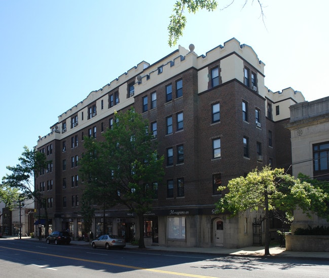 2095-2107 Boston Post Rd in Larchmont, NY - Building Photo - Building Photo
