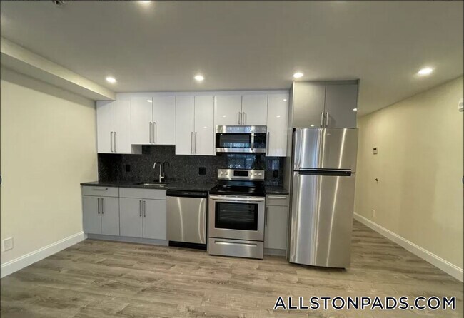 1028 Commonwealth Ave in Boston, MA - Building Photo - Building Photo