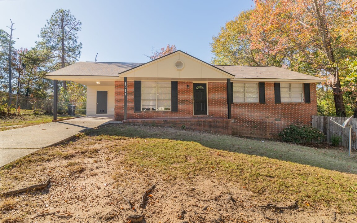 2011 Courtland Ave in Columbus, GA - Foto de edificio