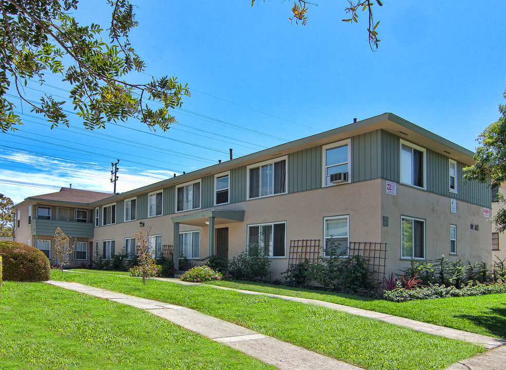 Carmona Apt LLC in Los Angeles, CA - Foto de edificio