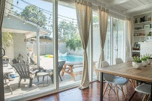 13306 Magnolia Blvd in Sherman Oaks, CA - Building Photo