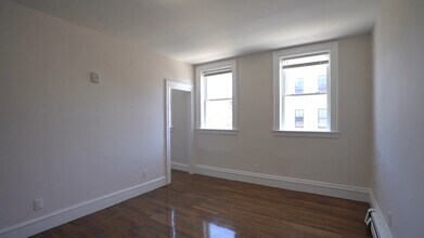17 Spring Garden St, Unit 2 in Boston, MA - Building Photo - Building Photo