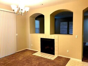 2553 Sparkling Water Ct in Palmdale, CA - Foto de edificio - Building Photo