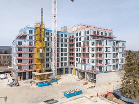 484-490 Plains Rd E in Burlington, ON - Building Photo