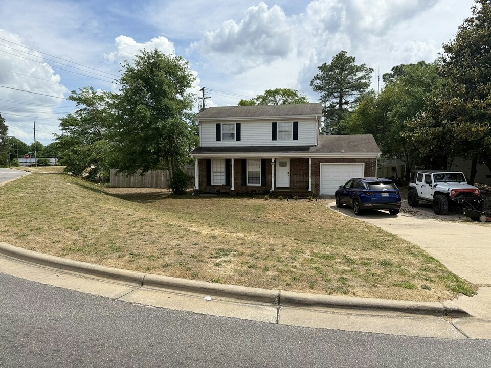 2901 Peacock St in Hope Mills, NC - Building Photo