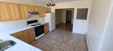 61 E Main St, Unit 7 in Kings Park, NY - Building Photo - Building Photo