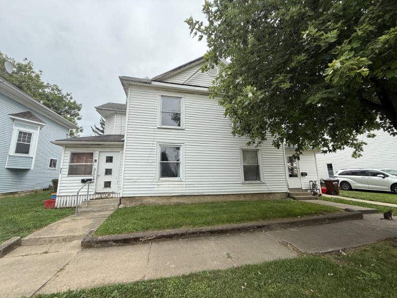 221 E 5th St in Greenville, OH - Building Photo