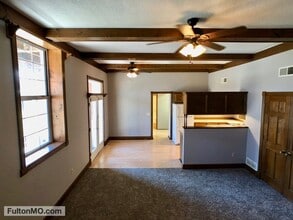 103 E 10th St in Fulton, MO - Foto de edificio - Building Photo