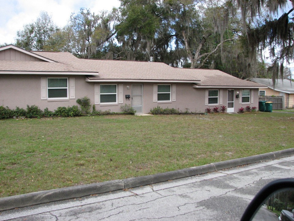 211 N Citrus Ave in Inverness, FL - Building Photo