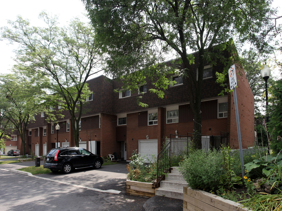 1671 Albion Rd in Toronto, ON - Building Photo