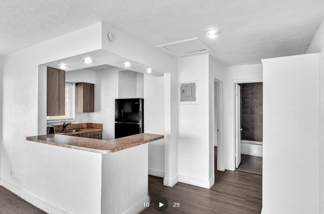 2160 NW 29th St in Oakland Park, FL - Foto de edificio - Building Photo