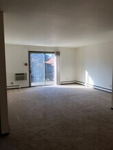 Mequon Parc Apartments in Mequon, WI - Building Photo - Building Photo