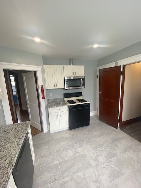 98 Parsons St, Unit 1 in Boston, MA - Foto de edificio - Building Photo