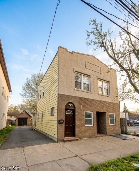 244 W Scott Ave in Rahway, NJ - Foto de edificio