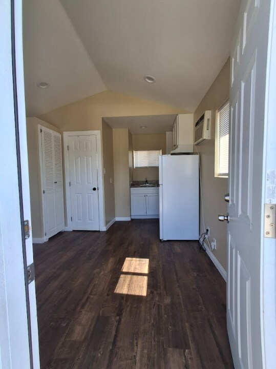 13453-13454 Filmore St in Los Angeles, CA - Building Photo
