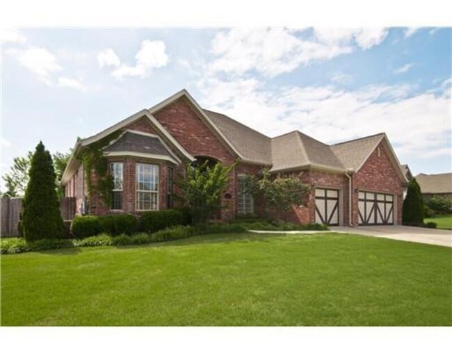 property at 4002 SW Sycamore St