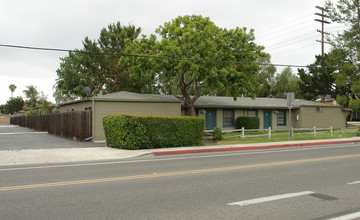 302-318 Monte Vista Ave in Costa Mesa, CA - Building Photo - Building Photo