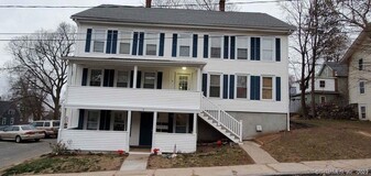 9 Oak St in Vernon, CT - Building Photo