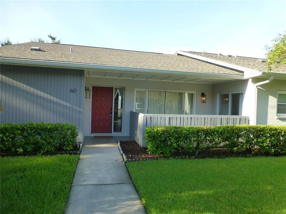 60 Iris Pl in Oldsmar, FL - Building Photo