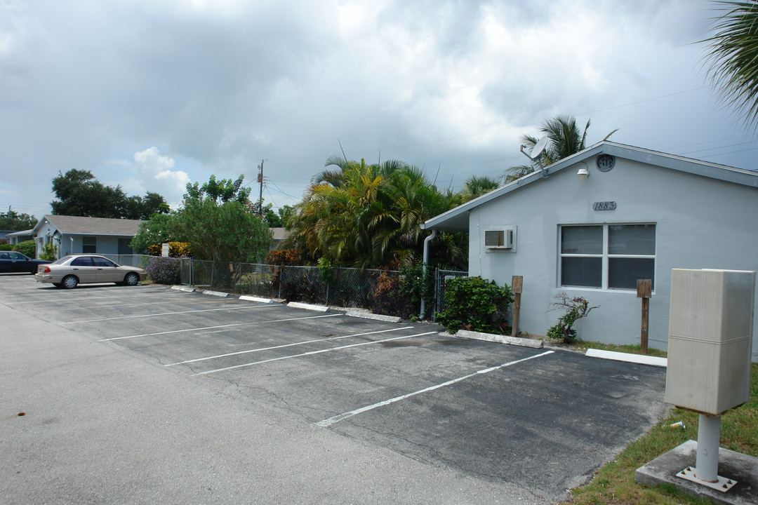 1917-1883 Smith Dr in North Palm Beach, FL - Building Photo