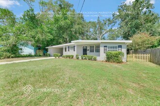 7917 Chateau Dr S in Jacksonville, FL - Building Photo - Building Photo