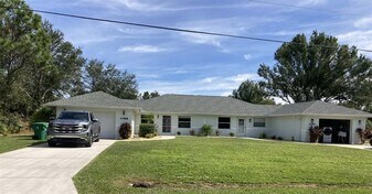 1090 Nomad Rd in Punta Gorda, FL - Building Photo