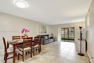 4940 E Sabal Palm Blvd in Tamarac, FL - Building Photo - Building Photo