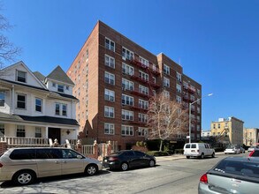 Park Lane West in Brooklyn, NY - Building Photo - Building Photo