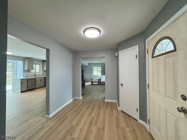 50 Knob Hill Rd in Hackettstown, NJ - Foto de edificio - Building Photo