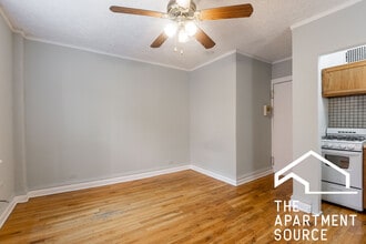 717 W Belmont Ave, Unit 208 in Chicago, IL - Building Photo - Building Photo