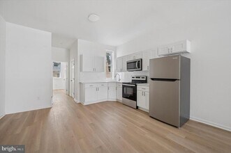 330 N 61st St in Philadelphia, PA - Building Photo - Building Photo