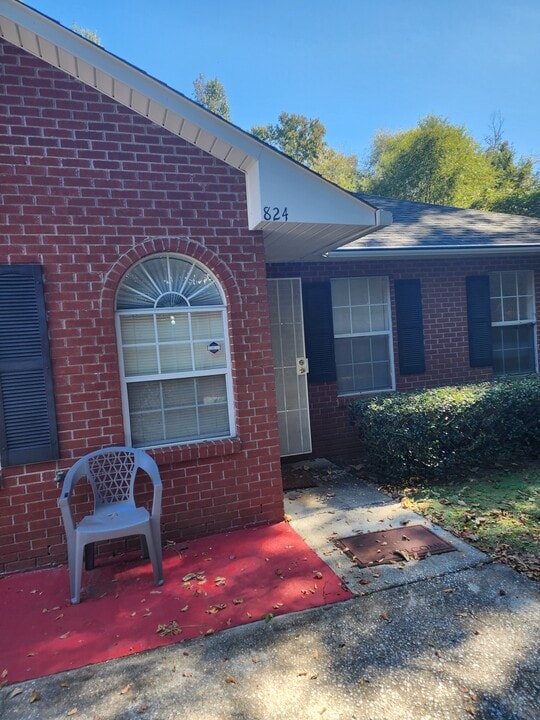 824 Cliff Dr in Auburn, AL - Building Photo
