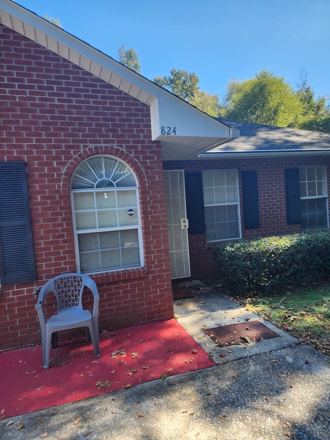 property at 824 Cliff Dr