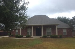 5717 W Kayleigh Ln in Lake Charles, LA - Building Photo