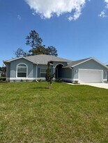 200 Pine Grove Dr in Palm Coast, FL - Building Photo