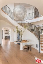 16875 Cll De Sarah in Los Angeles, CA - Building Photo - Building Photo